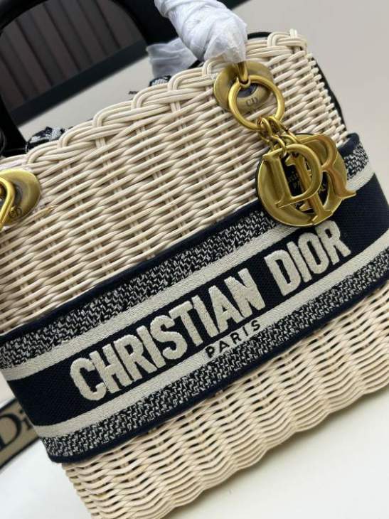 Picture of Dior Handbags _SKUfw239225871fw